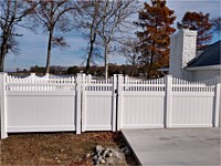 <b>White Vinyl Open Spindle Scalloped Fence with matching Single Walk Gate</b>